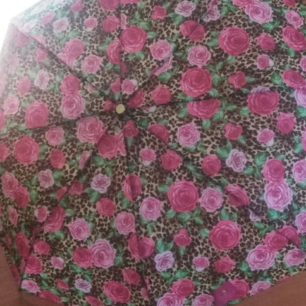 NWT BEBE CHEETAH ROSES BLACK WHITE UMBRELLA